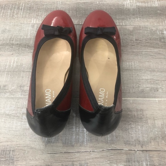 Andiamo Red Patent Leather Black Trim Dress Flats Size 39 EU - Picture 3 of 6
